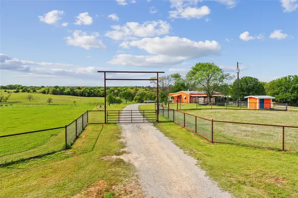 1406 N Johnson Loop, Montague, TX 76251