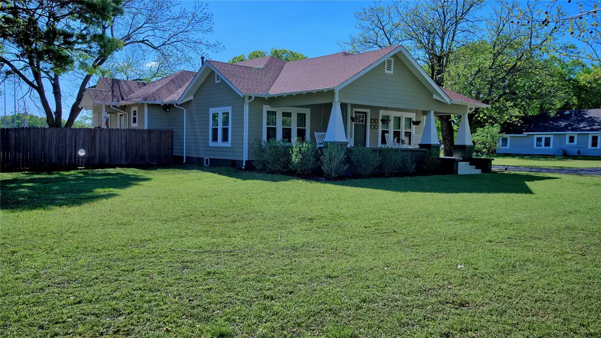 608 S Broad Street, Saint Jo, TX 76265 - #1