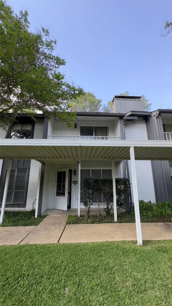 404 Hollyhill Ln, Lane #404, Denton, TX 76205