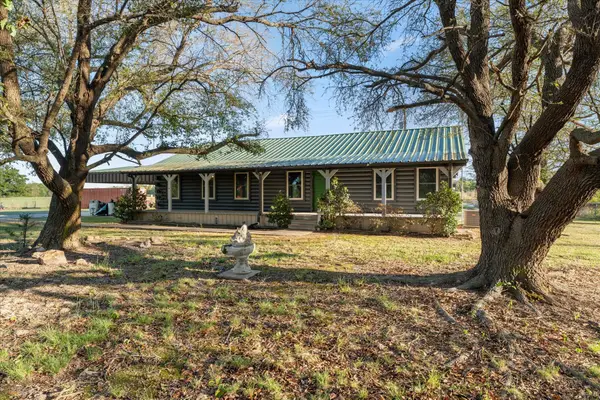 520 W Farm Road 71, Mt Pleasant, TX 75455