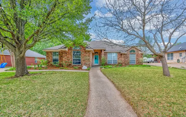 1060 Cheyenne Trail, Hewitt, TX 76643
