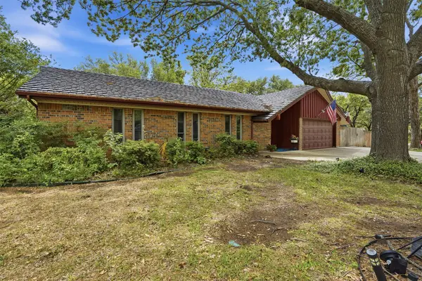 1233 Greenbriar Lane, Cleburne, TX 76033
