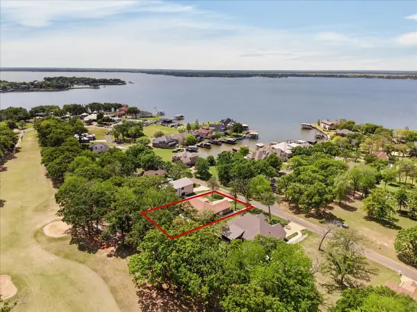 233 Hide A Way Drive, Mabank, TX 75156