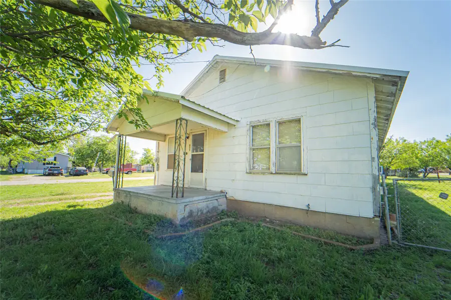 701 N Shelton Street, Breckenridge, TX 76424 - #2