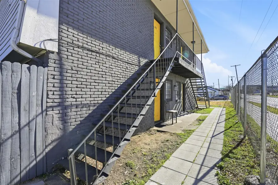 901 Bessie Street, Fort Worth, TX 76104 - #3