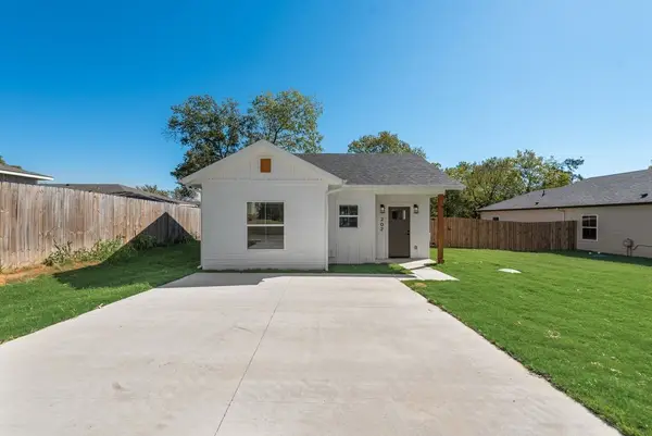 202 Pine Street, Bonham, TX 75418