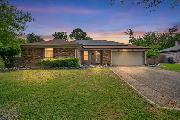 834 S Ridgeway Drive, Cleburne, TX 76033