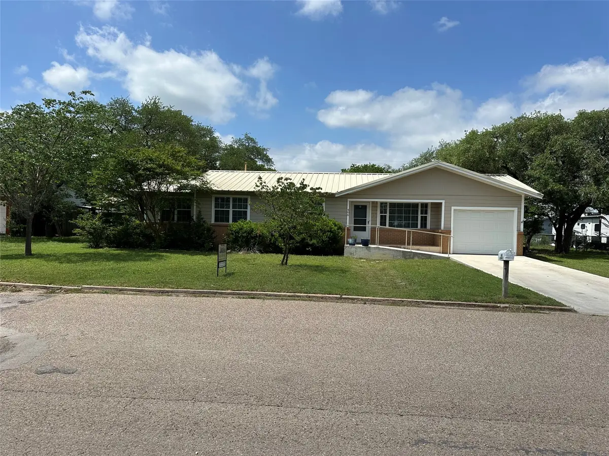 406 S Williams Street, Hamilton, TX 76531 - #1