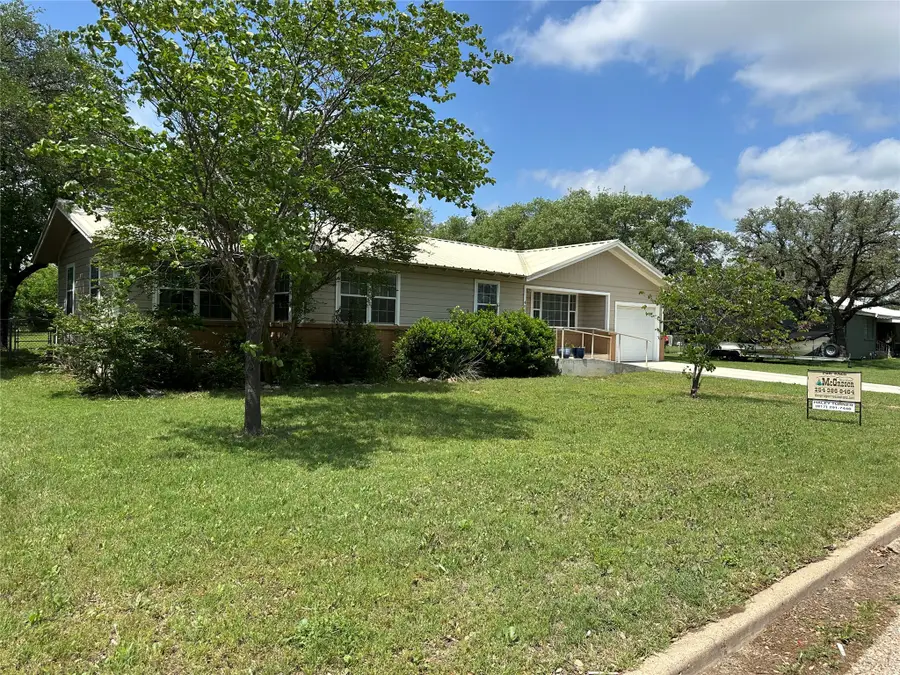 406 S Williams Street, Hamilton, TX 76531 - #3