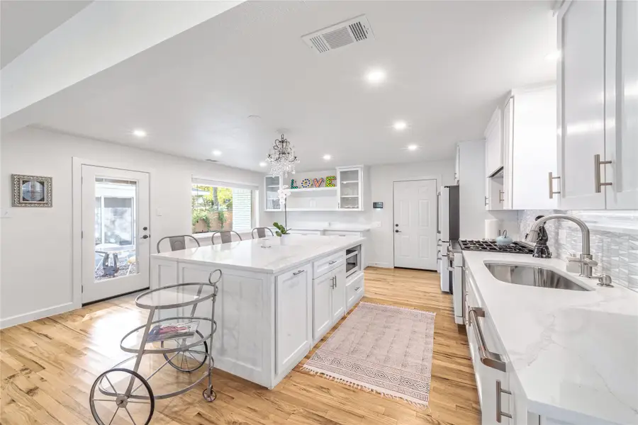 5837 Clendenin Avenue, Dallas, TX 75228 - #3