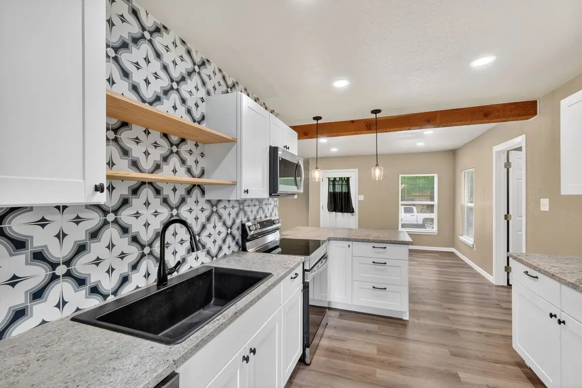 712 SE 18th Street, Mineral Wells, TX 76067 - #1