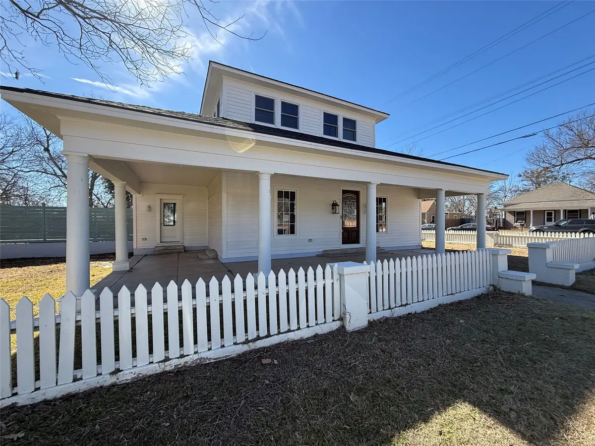 202 Throckmorton Street, Weatherford, TX 76086 - #1