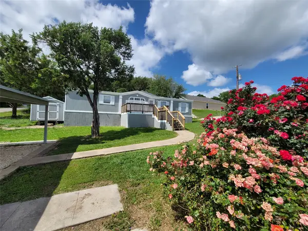 902 Devils River Drive, Granbury, TX 76048