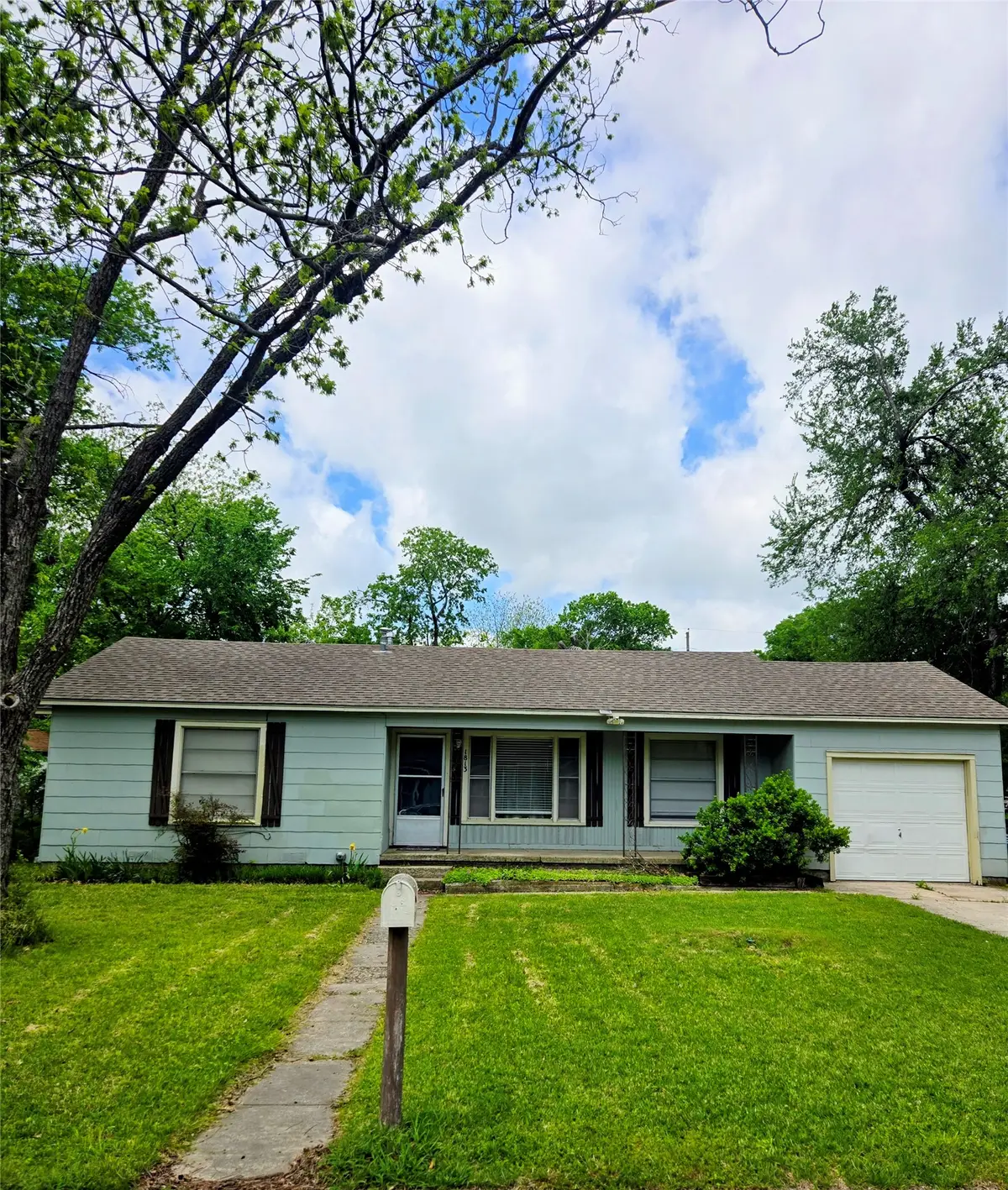 1813 Throckmorton Street, Gainesville, TX 76240 - #1