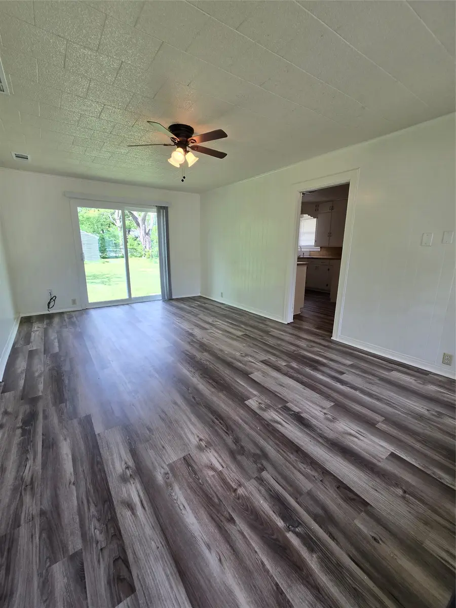 1813 Throckmorton Street, Gainesville, TX 76240 - #3