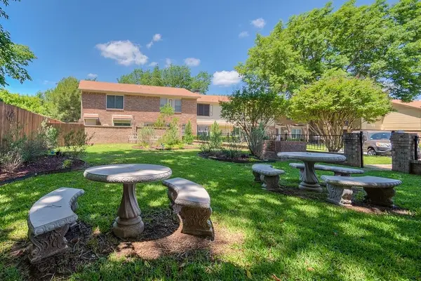 520 Pecan Acres Ct, Arlington, TX 76013