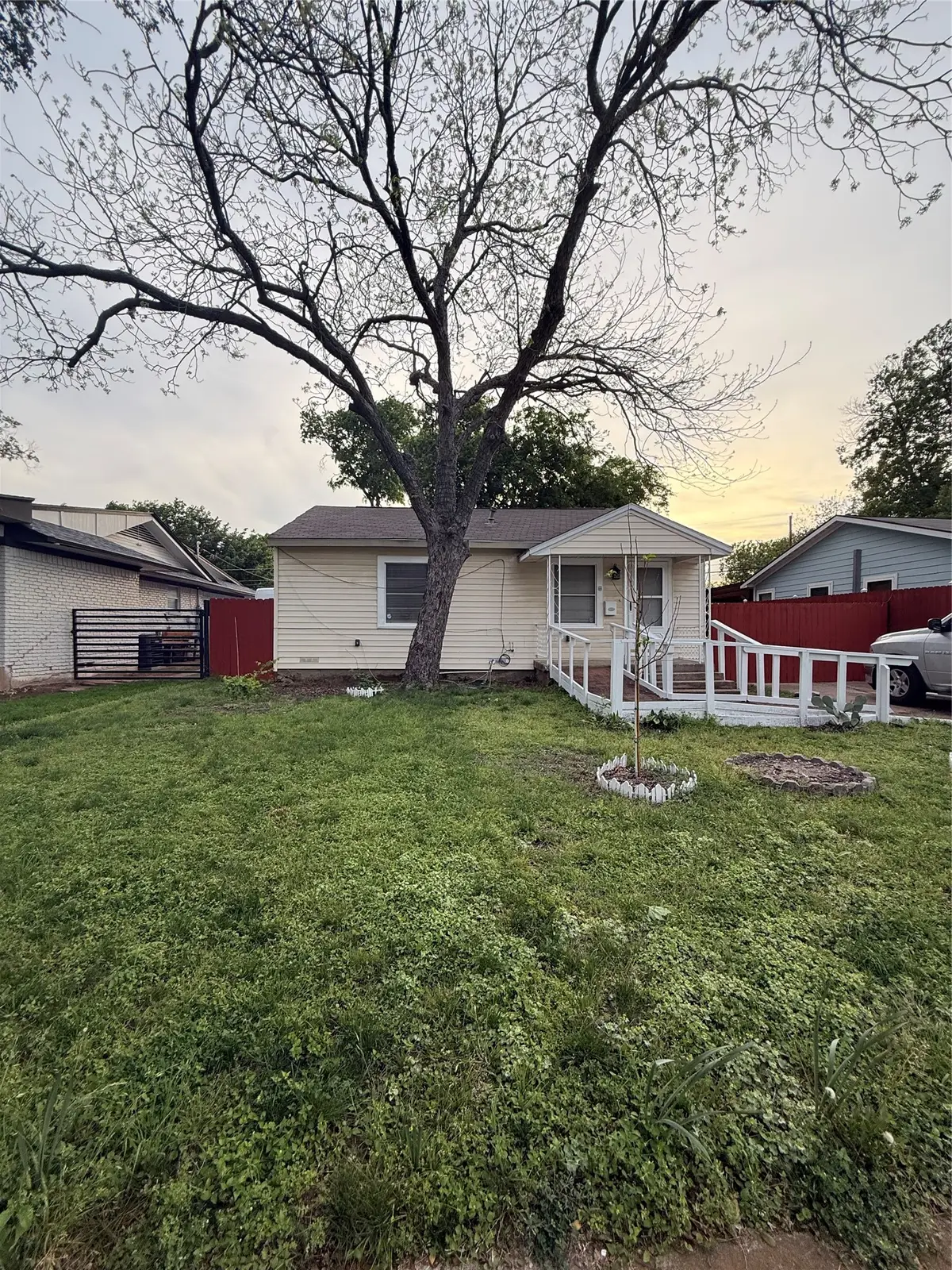 217 NW 14th Street, Grand Prairie, TX 75050 - #1