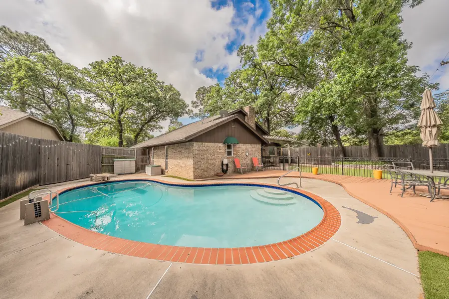 2003 Edgebrook Court, Arlington, TX 76015 - #2