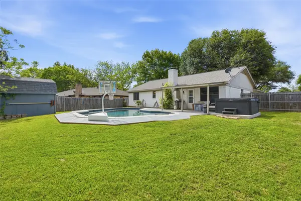 1701 Tobie Layne Street, Benbrook, TX 76126