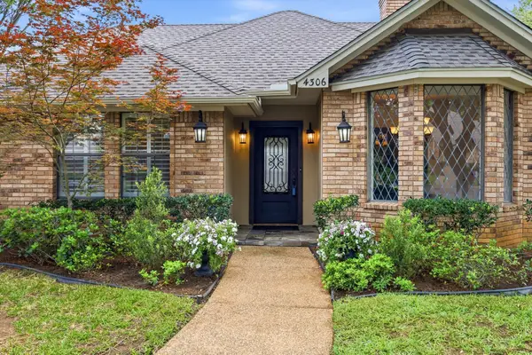4306 Essex Court, Arlington, TX 76016