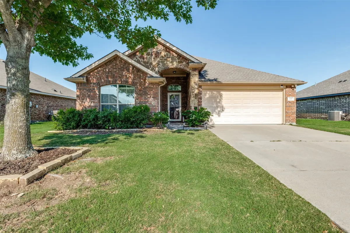 203 Commonwealth Circle, Waxahachie, TX 75165 - #1