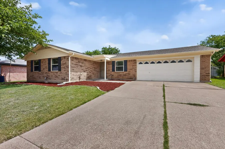 4512 Tiptop Street, Haltom City, TX 76117 - #2