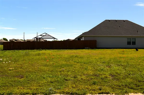 325 Preston Road, Mabank, TX 75147