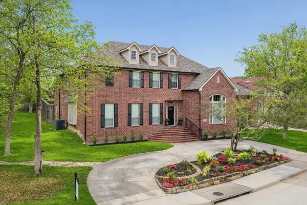 8904 Meadowknoll Drive, Dallas, TX 75243