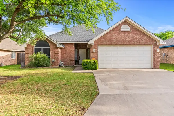 2021 Brooke Drive, Sanger, TX 76266