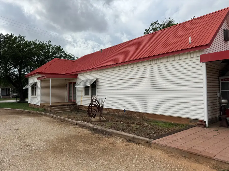 311 S Cedar Street, Seymour, TX 76380 - #2