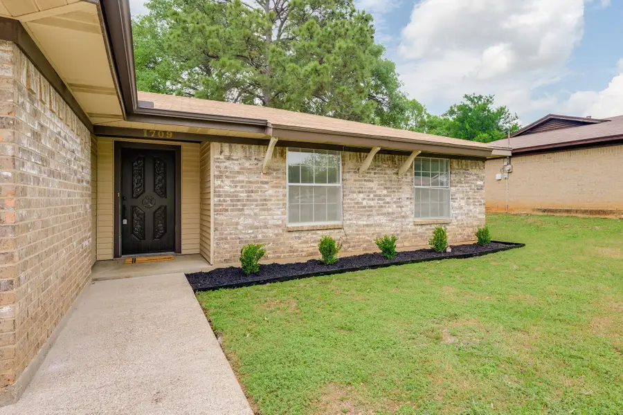 1709 Winchester Way, Bedford, TX 76022 - #2