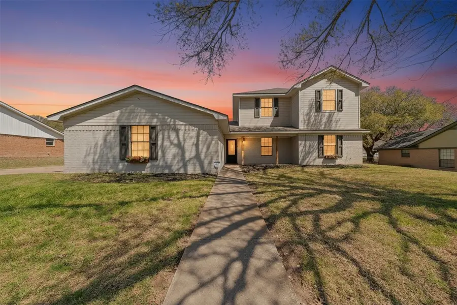 216 Hillside Drive, Hewitt, TX 76643 - #2