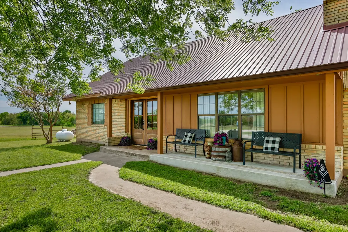 899 S Pecan Street, Muenster, TX 76252 - #1
