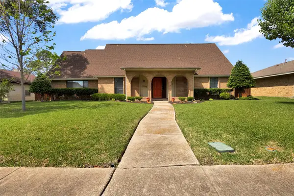 2985 Las Campanas Drive, Farmers Branch, TX 75234