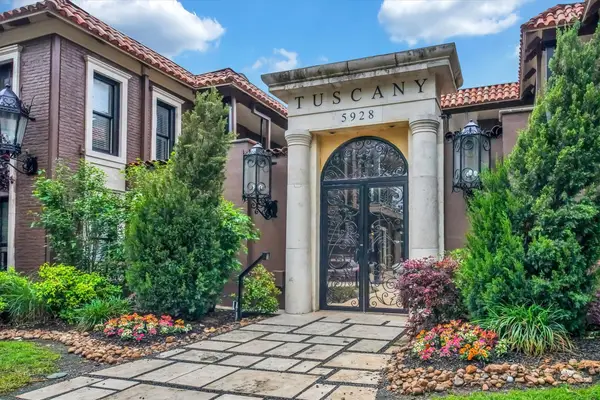 5926 Sandhurst Lane #123, Dallas, TX 75206