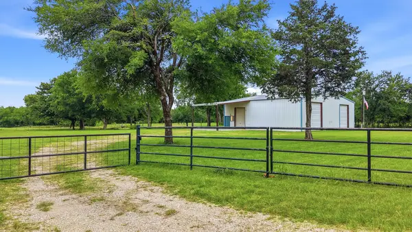 2700 Randell Lake Road, Denison, TX 75020