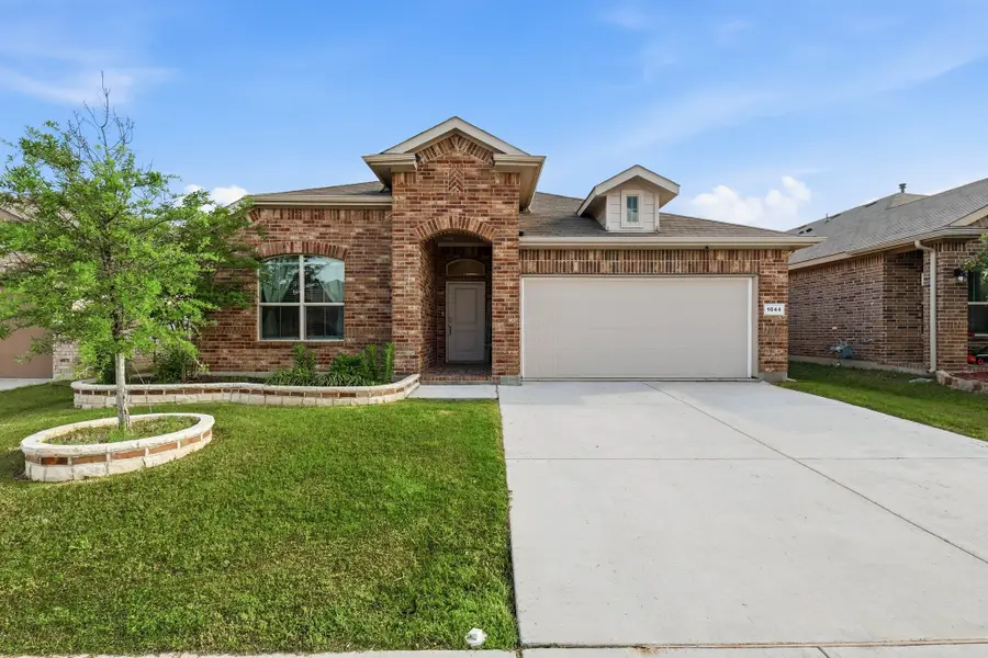 1044 Blackhorse Trail, Justin, TX 76247 - #2