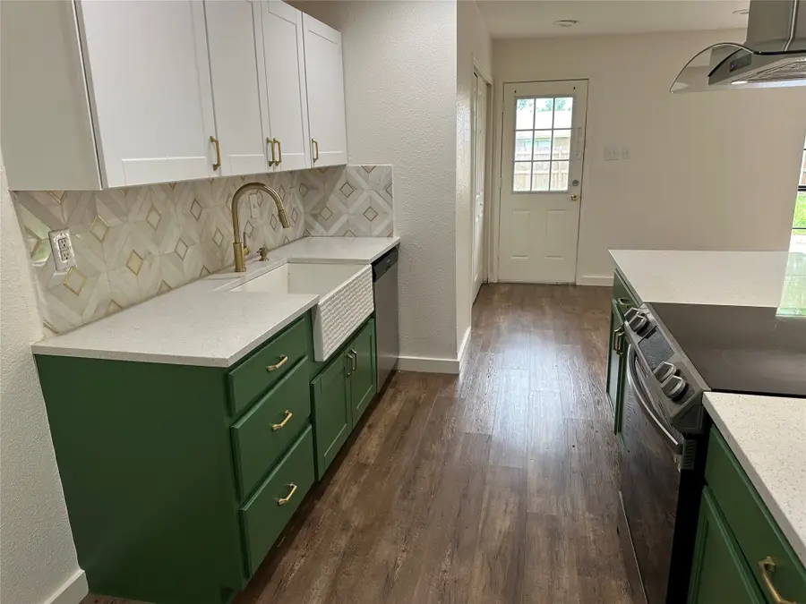 304 Long Canyon Drive, Mesquite, TX 75150 - #2