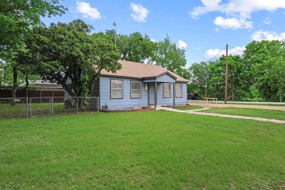 312 E Saunders Street, Trenton, TX 75490 - #1