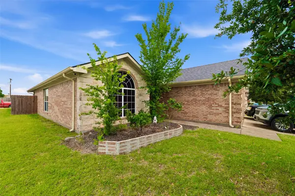 612 Owen Trail, Grand Prairie, TX 75051