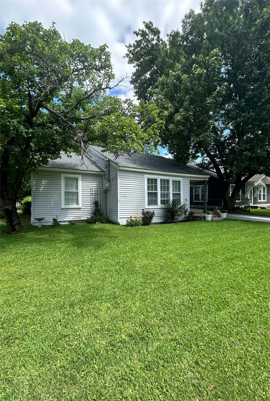 608 W Baldridge Street, Ennis, TX 75119 - #3