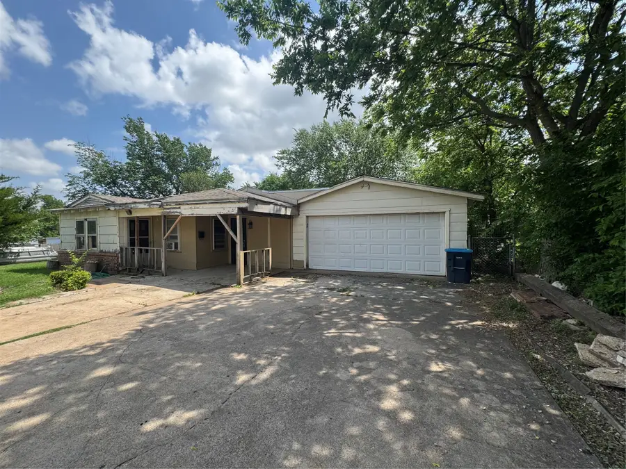 1301 Sharondale Street, Fort Worth, TX 76115 - #2