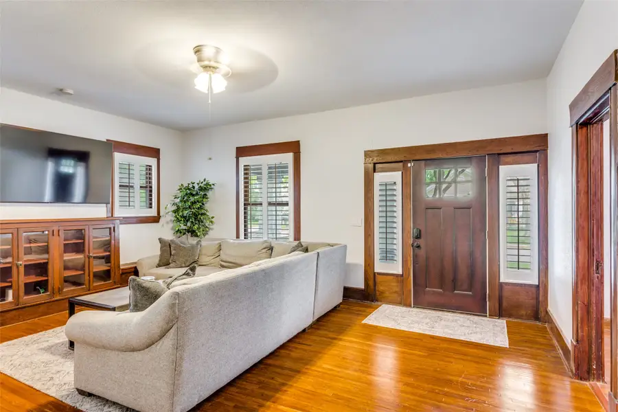 1810 5th Avenue, Fort Worth, TX 76110 - #3