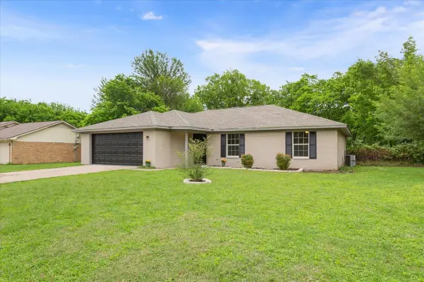 329 Applewood Lane, Hewitt, TX 76643