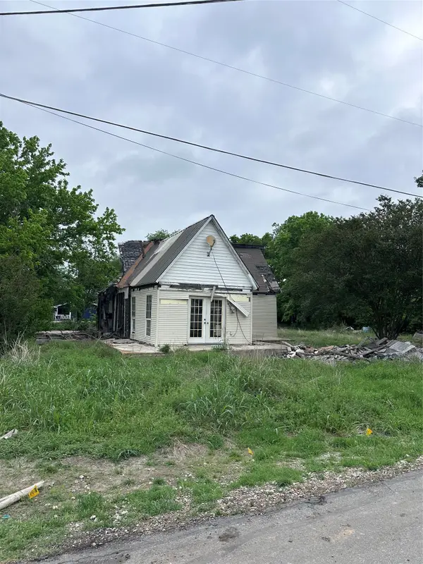 402 Locust, Whitewright, TX 75491