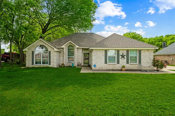 233 Country Meadows Drive, Waxahachie, TX 75165