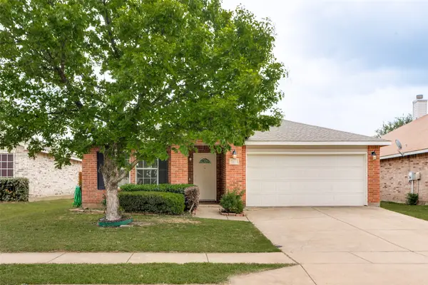 321 Silver Lake Trail, Fort Worth, TX 76140