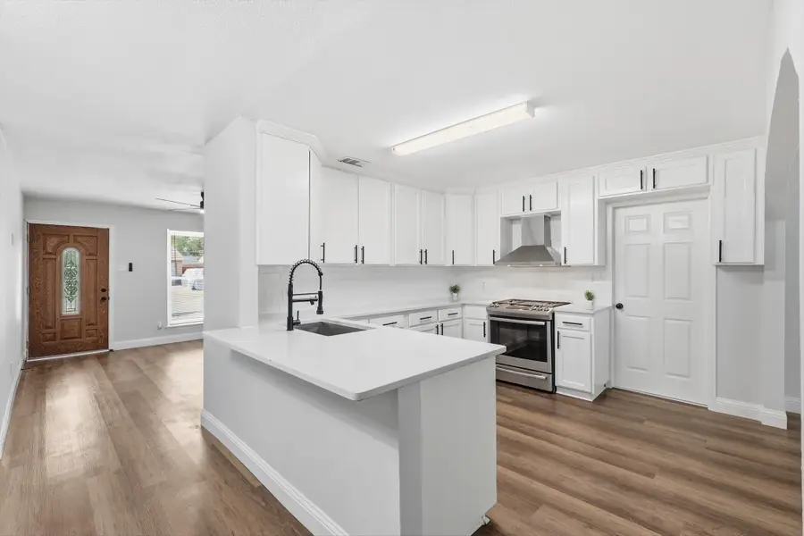 306 Baron Place, Grand Prairie, TX 75051 - #2