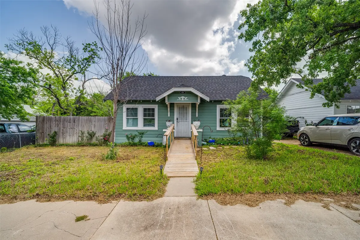 425 W Ball Street, Weatherford, TX 76086 - #1
