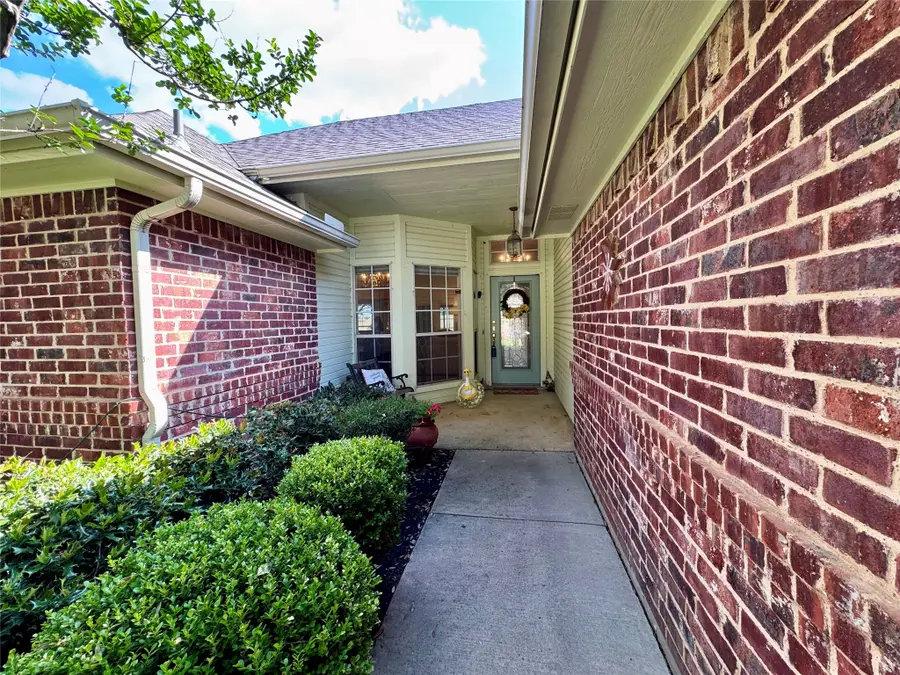 729 Bent Tree Court, Hurst, TX 76054 - #3